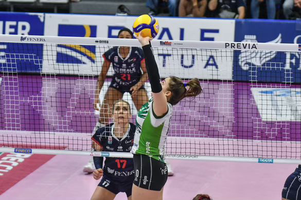 Radi se sopada Pezaro foto Megabox Volley Valefoglia