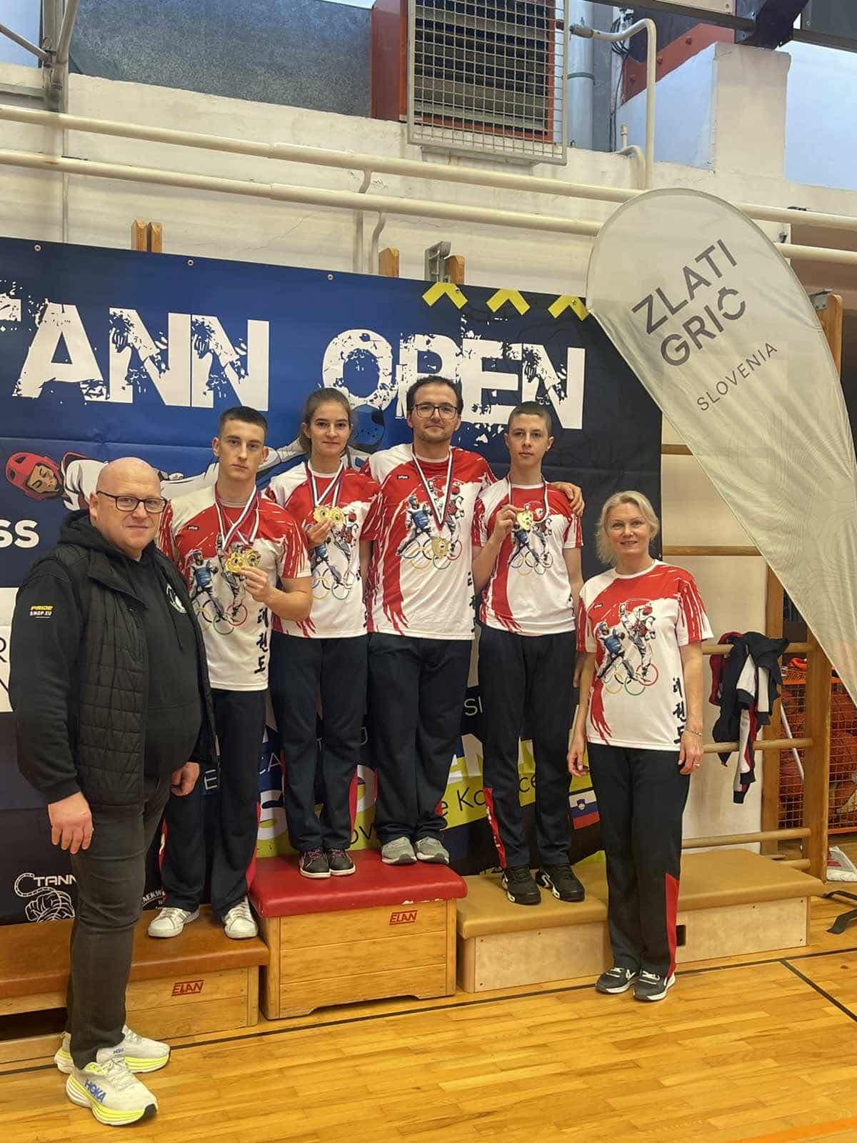 5dfaf82b5a1b3f17bd8ee1f386475675